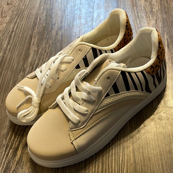 COCO + CARMEN animal print sneakers NWOT - Picture 1 of 7